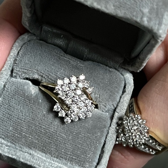 10k yellow gold natural diamond ring - Picture 10 of 14